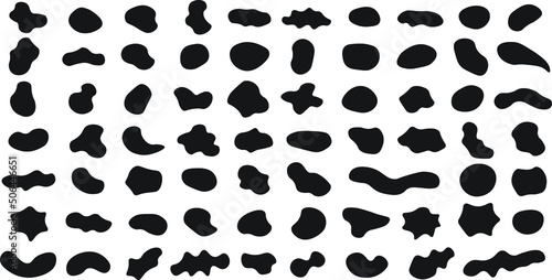 Random black abstract shapes. Set of organic blobs of irregular shape. Simple blotch, inkblot Vector liquid shadows random shapes. Black cube drops simple shapes