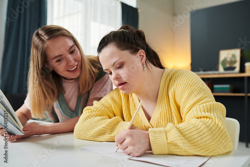 Bild auf Leinwand Portrait of young Caucasian woman working as teacher holding textbook giving ind