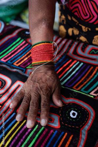 Mano de mujer indigena Guna, Panama photo