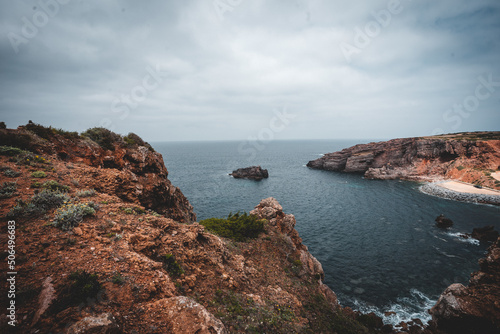 Küstenlandschaft mit Felsen und Meer 