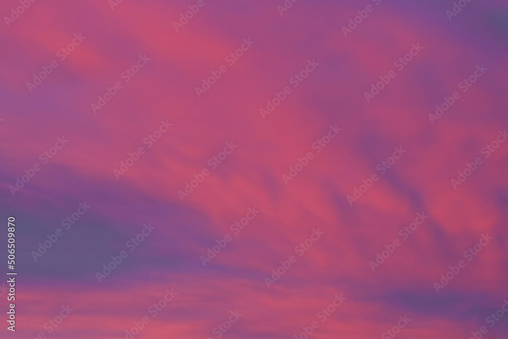 Obraz premium Pink clouds in the sky.