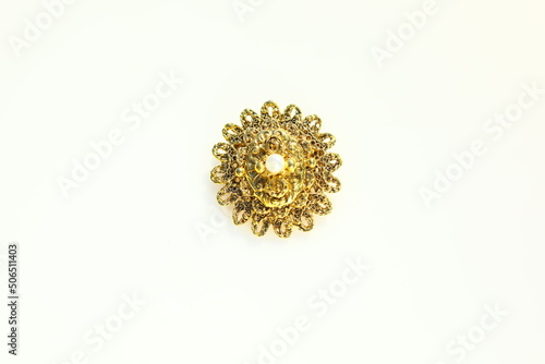 Print op canvas Faux pearl vintage cameo style brooch pin costume jewelry fashion accessory