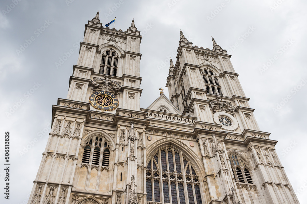 Fototapeta premium Looking up at Westminster Cathedral