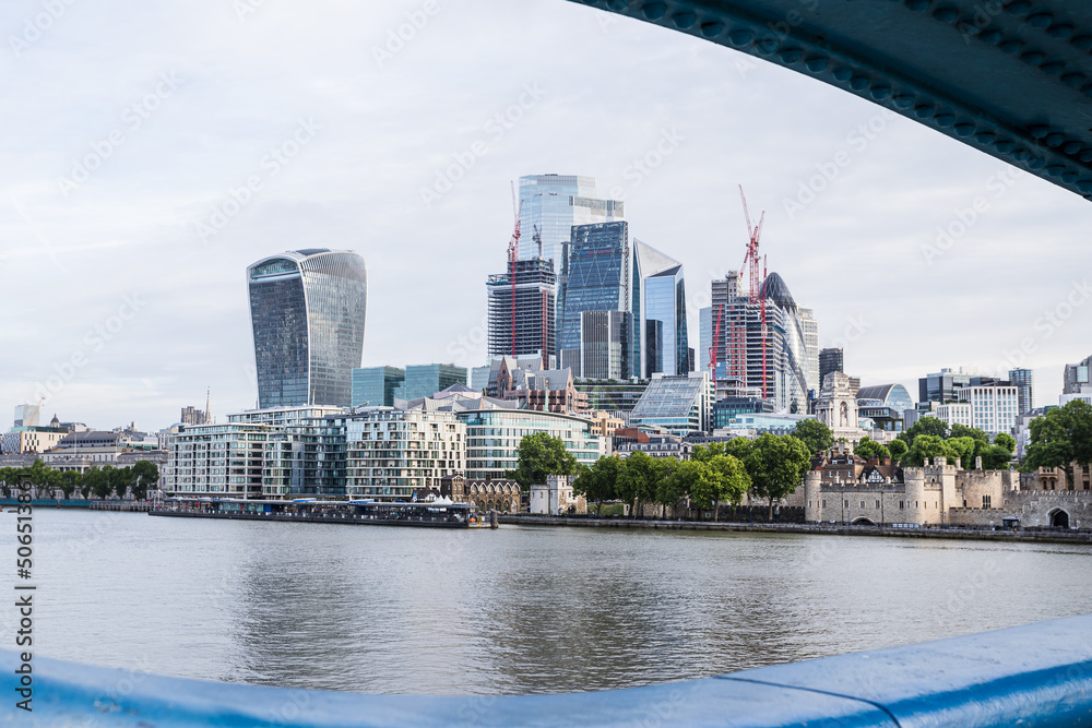 Fototapeta premium Tower Bridge framing the Square Mile