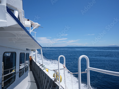 クルーズ船から見た知床半島 © makieni