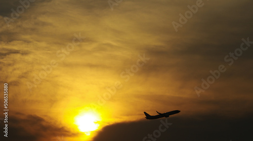 The plane took off in the sky early in the morning of the summer vacation. © stang