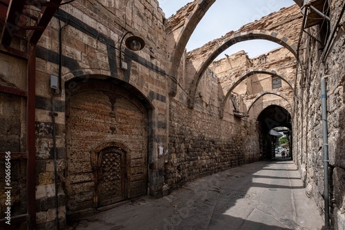 Slika na platnu Historical oriental architecture in alley of old city of Damascus
