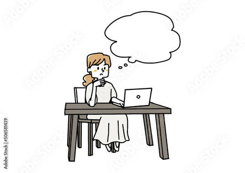 家やオフィスで考え事をしている女性　思考の吹き出しと人物
