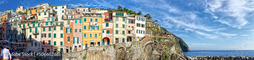 Fotografia Riomaggiore, Liguria, Italy - June 25, 2021: summer view of the famous touristic