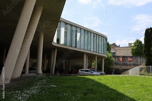 La médiathèque de Guéret, vue de l'extérieur, ville de Gueret, département de la Creuse, France photo