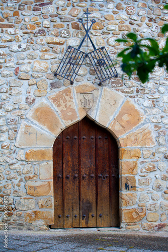 Puertas, ventanas y aldabas pirenaicas 1