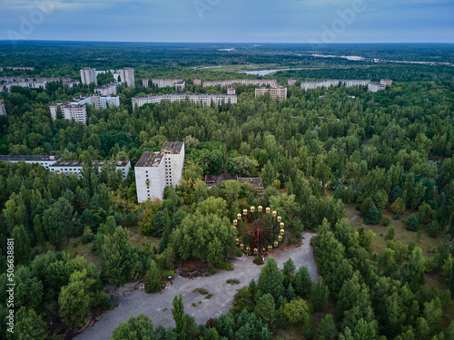 Fotografía Aerial view of Chernobyl Ukraine exclusion zone Zone of high radioactivity, Ruins of abandoned ghost town Pripyat city, Ruins of buildings