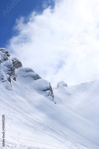 flâneurs égarés dans les montagne blanche, lors d'une randonnée altitude