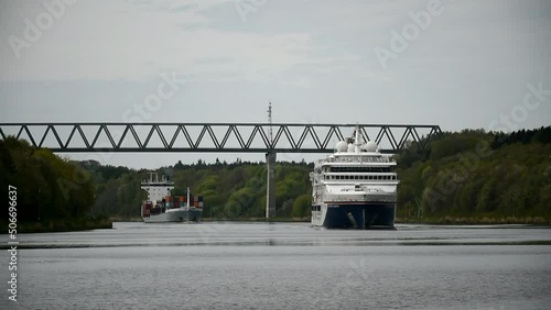 Hanseatic Inspiration fährt nach Kiel im Nord-Ostsee-Kanal  photo