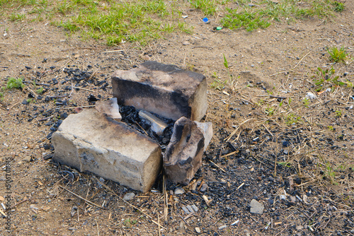 Schilderij op canvas Remains extinguished bonfire and abandoned garbage, environmental pollution