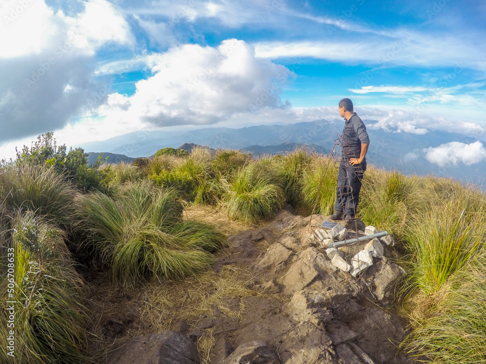 Naklejka premium Man high on the Serra Fina crest in the Mantiqueira Mountains in the state of Minas Gerais in Brazil.