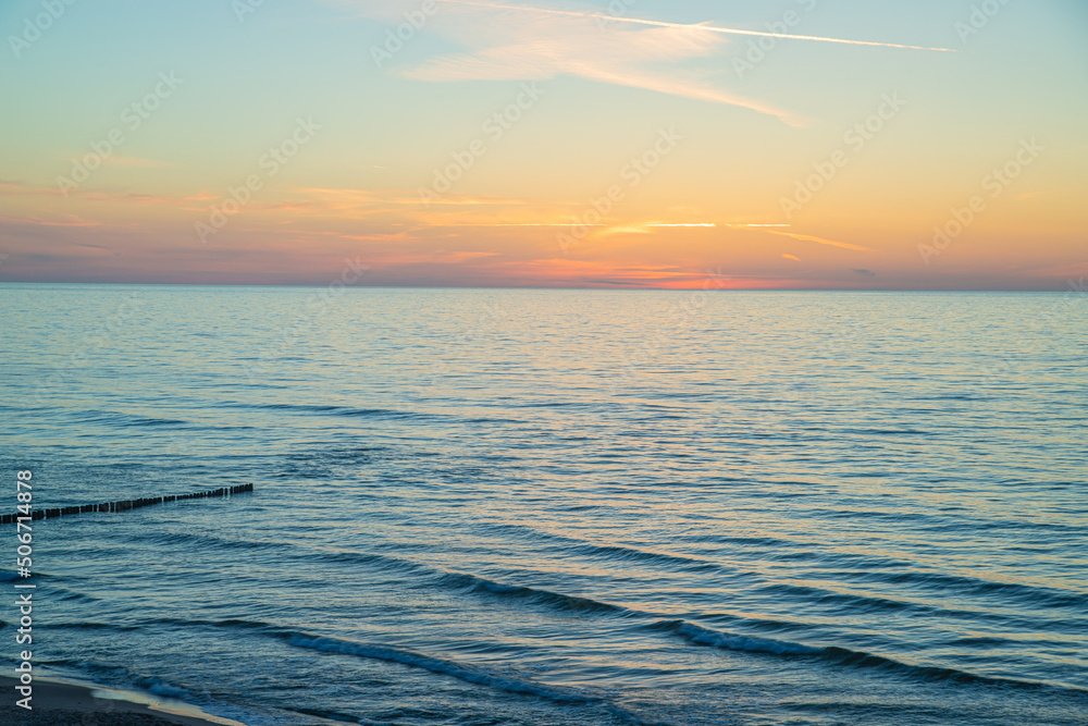 Rewal - zachód słońca nad morzem bałtyckim - obrazy, fototapety, plakaty 