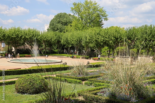 Le jardin Wilson, grand parc public, ville de Montluçon, département de l'Allier, France