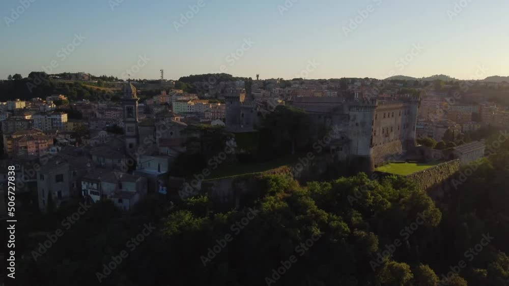 Il lago di Bracciano e il suo stupendo Castello Il lago di Bracciano e il suo stupendo Castello