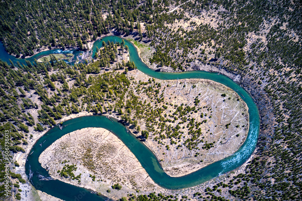 Fototapeta premium Aerial view of the Deschutes River near Pringle Falls, Oregon.