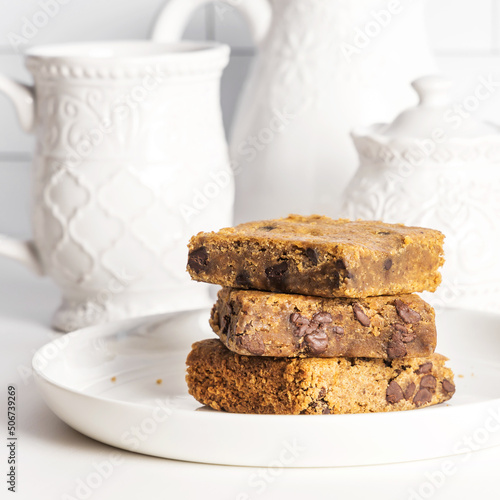 Blondie with chocolate chips with coffee. 
