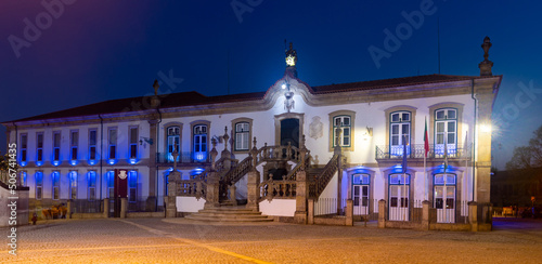 Fotografie Night view of the Municipality Building in Vila Real, the most important city in Alto Douro