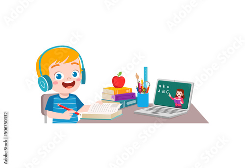 little kid do online education in home