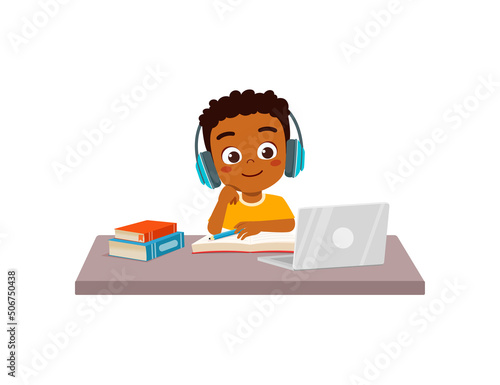 little kid do online education in home
