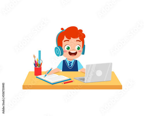 little kid do online education in home