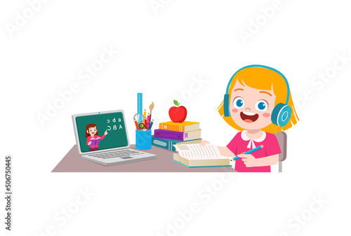 little kid do online education in home
