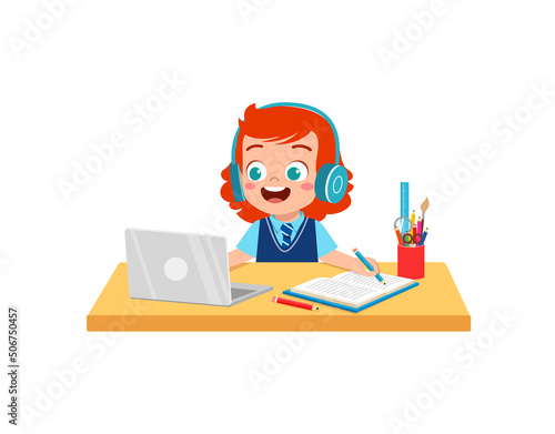 little kid do online education in home