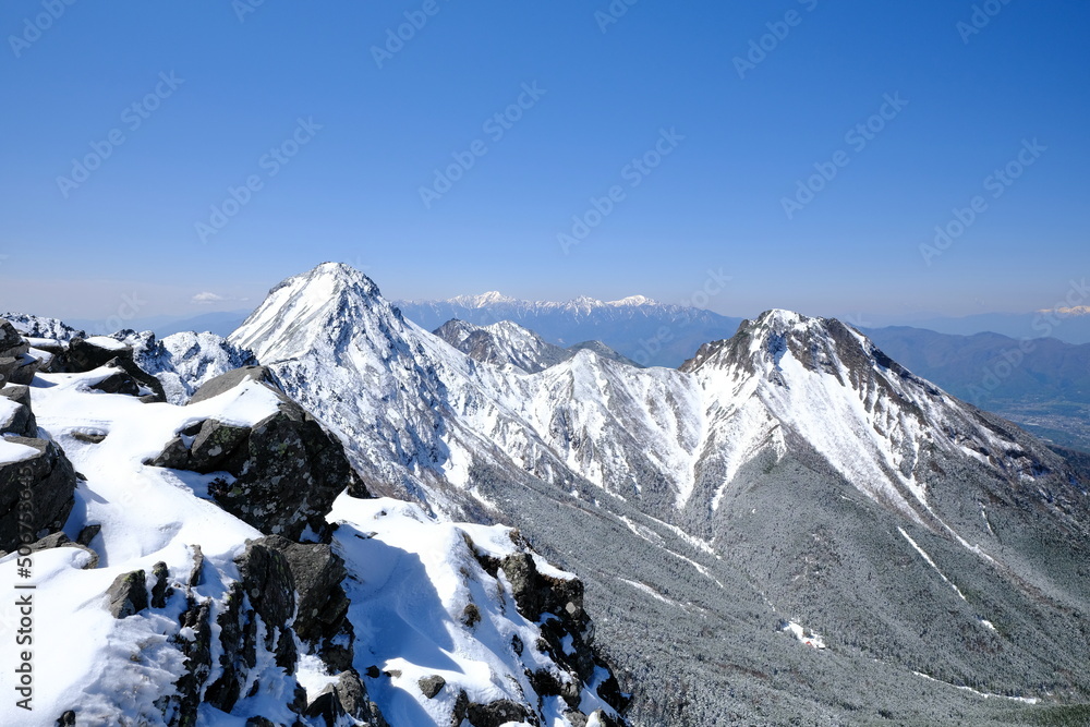 残雪期　八ヶ岳　横岳から赤岳を望む