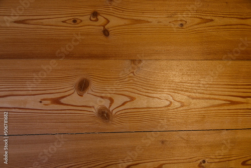 Photography The wall is made of larch planks covered with a colorless varnish