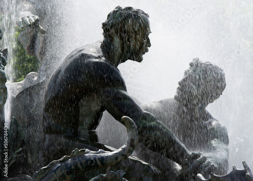 Symbole de la fraternité du monument aux Girondins, place des Quinconces à Bordeaux, France