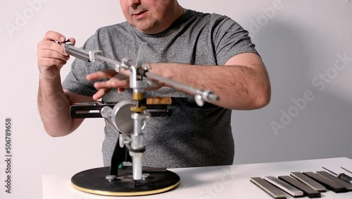 blogger conducts an online master class on sharpening knives