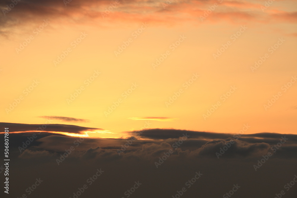 	瀬戸内海の日の出と雲海