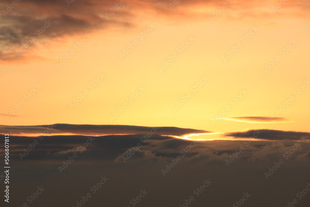 瀬戸内海の日の出と雲海