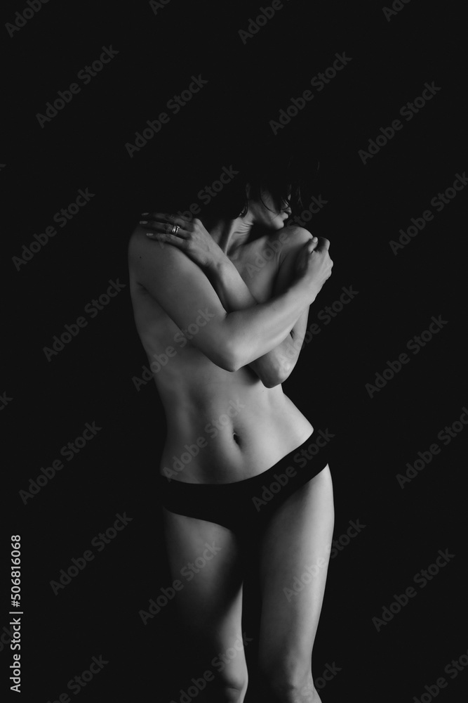 Naklejka premium Naked woman on black background