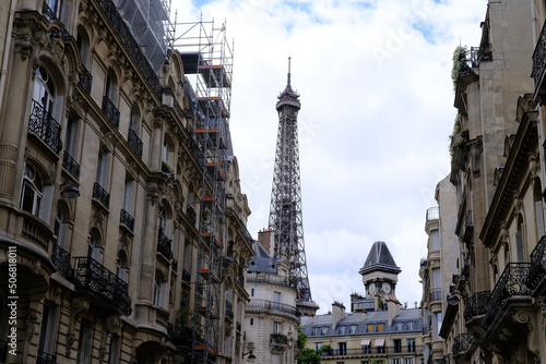 A view of the tour Eiffel from the Edmond Valentin street. Paris, France. The 24th may 2022. © Yann Vernerie