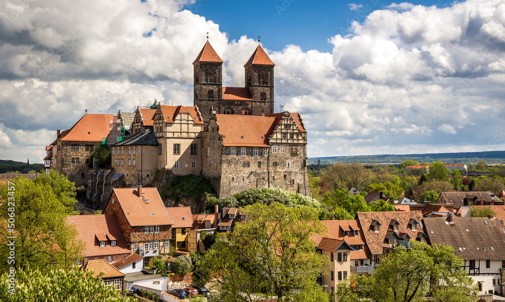 Medieval Quedlinburg town and castle, North of the Harz mountains. Saxony-Anhalt, Germany - obrazy, fototapety, plakaty 