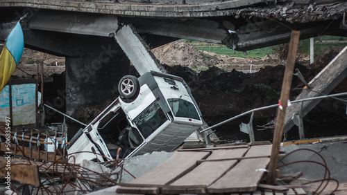 Obraz na płótnie Irpin, Kyiv Oblast, Ukraine - 19.05.2022: Cities of Ukraine after the Russian occupation. destroyed car near bridge during the evacuation from the city of Irpin, northwest of Kyiv w salonie