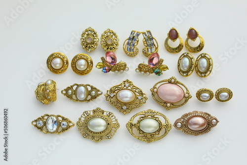 Photographie Vintage brooch lot collection costume jewelry fashion accessory