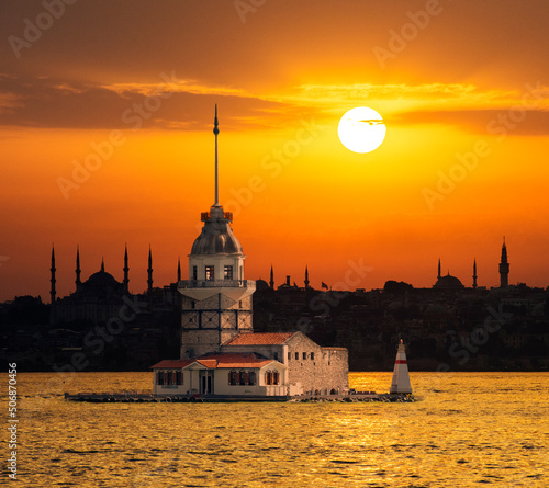 Photography Maiden's Tower and Istanbul silhouette in the sunset