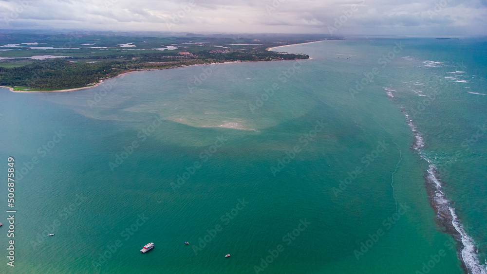 Ilha de Santo Aleixo em Pernambuco é um espetáculo de belezas naturais. Com origem vulcânica, praias com mar transparente e calmo. Ilha de Santo Aleixo em Pernambuco é um espetáculo de belezas naturais. Com origem vulcânica, praias com mar transparente e calmo.