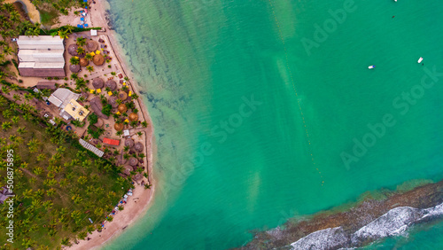 Ilha de Santo Aleixo em Pernambuco é um espetáculo de belezas naturais. Com origem vulcânica, praias com mar transparente e calmo.