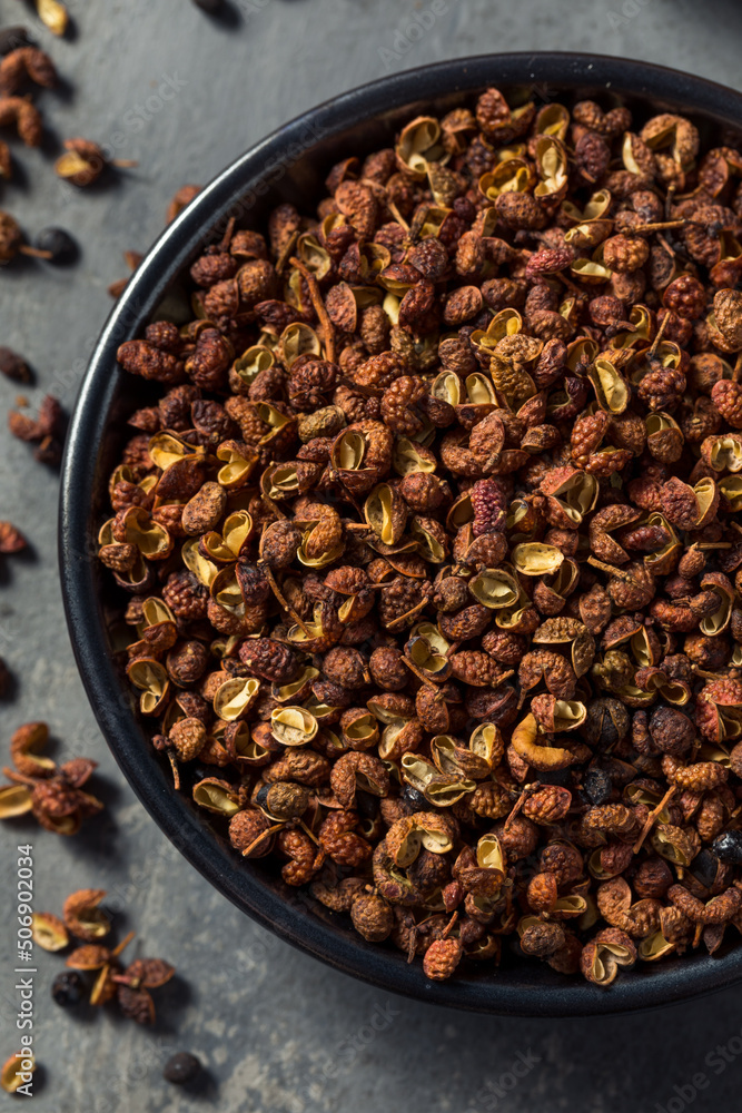 Obraz premium Organic Raw Sichaun Peppercorns