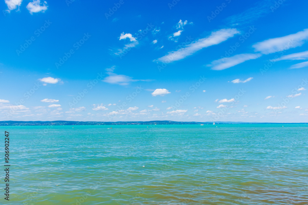 Obraz premium Beautiful summer lake landscape with turquoise water.