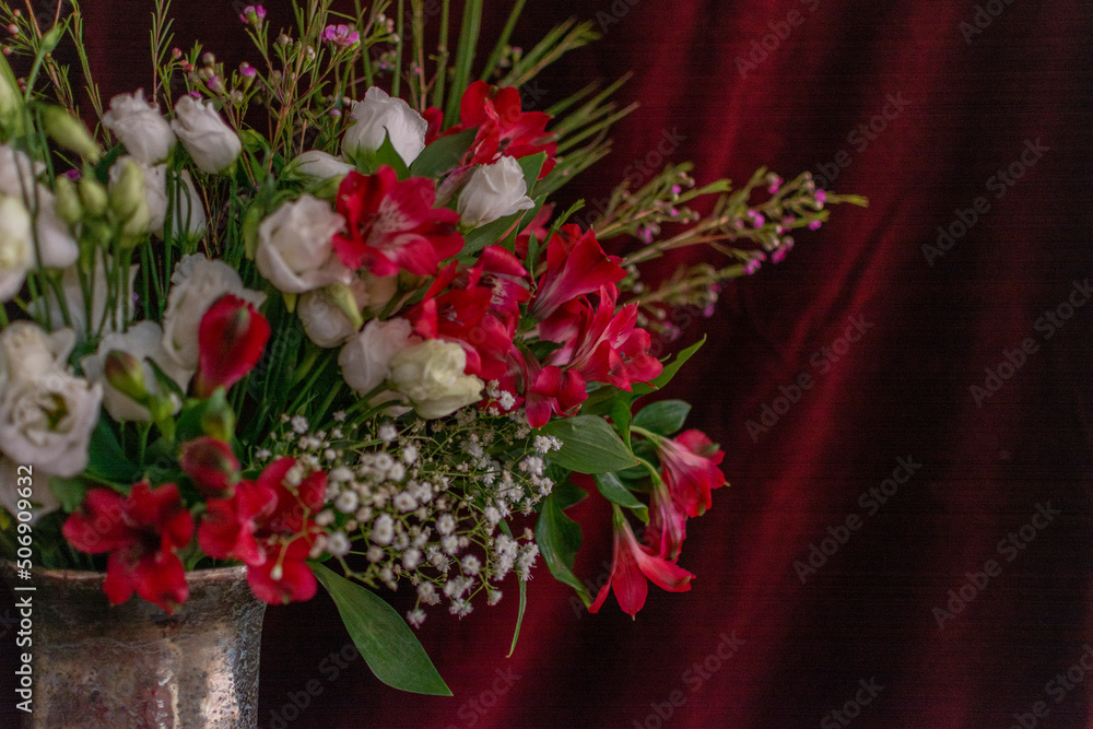 Fototapeta premium Red and White Bouquet Old Painting