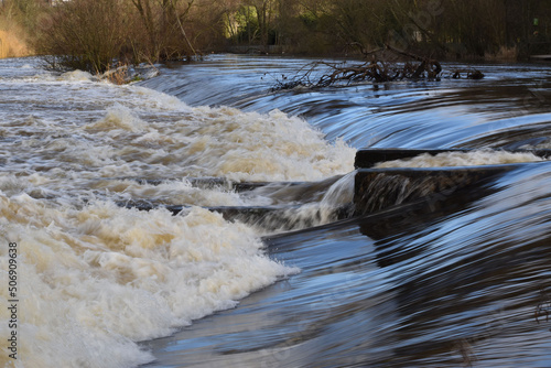 weir