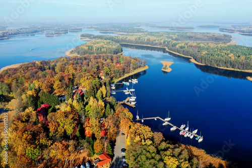 Fototapeta Naklejka Na Ścianę i Meble -  Jesienny dzień na Mazurach